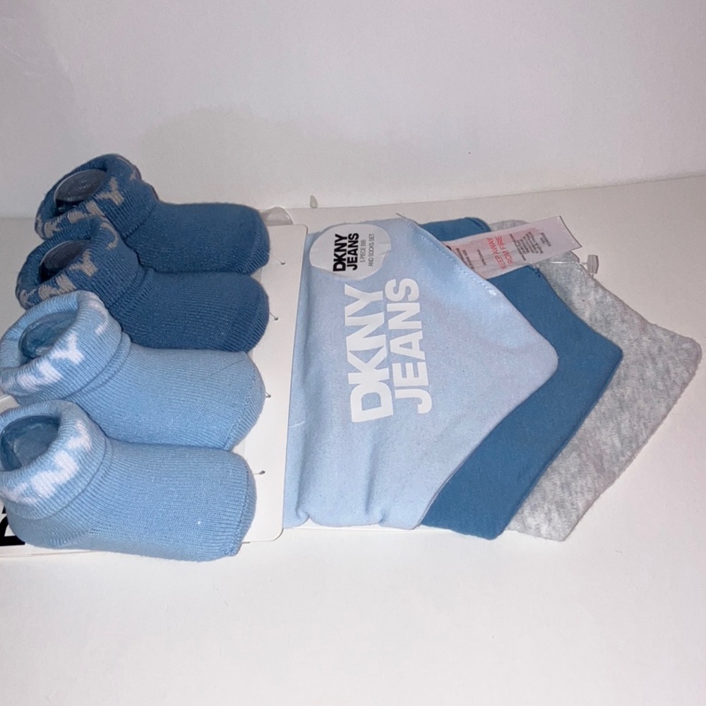 Dkny Blue and Gray Casual‎ Bib and Socks Set
